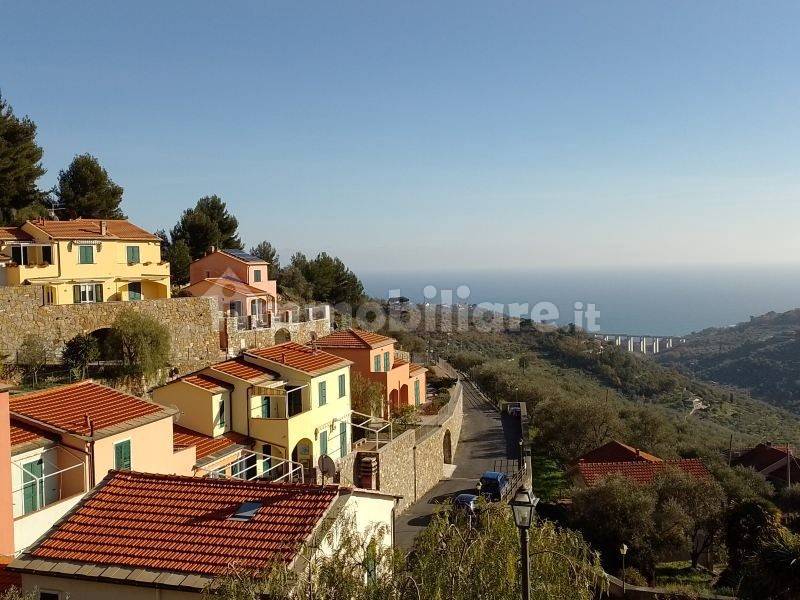 Vista panoramica sulla vallata fino al mare