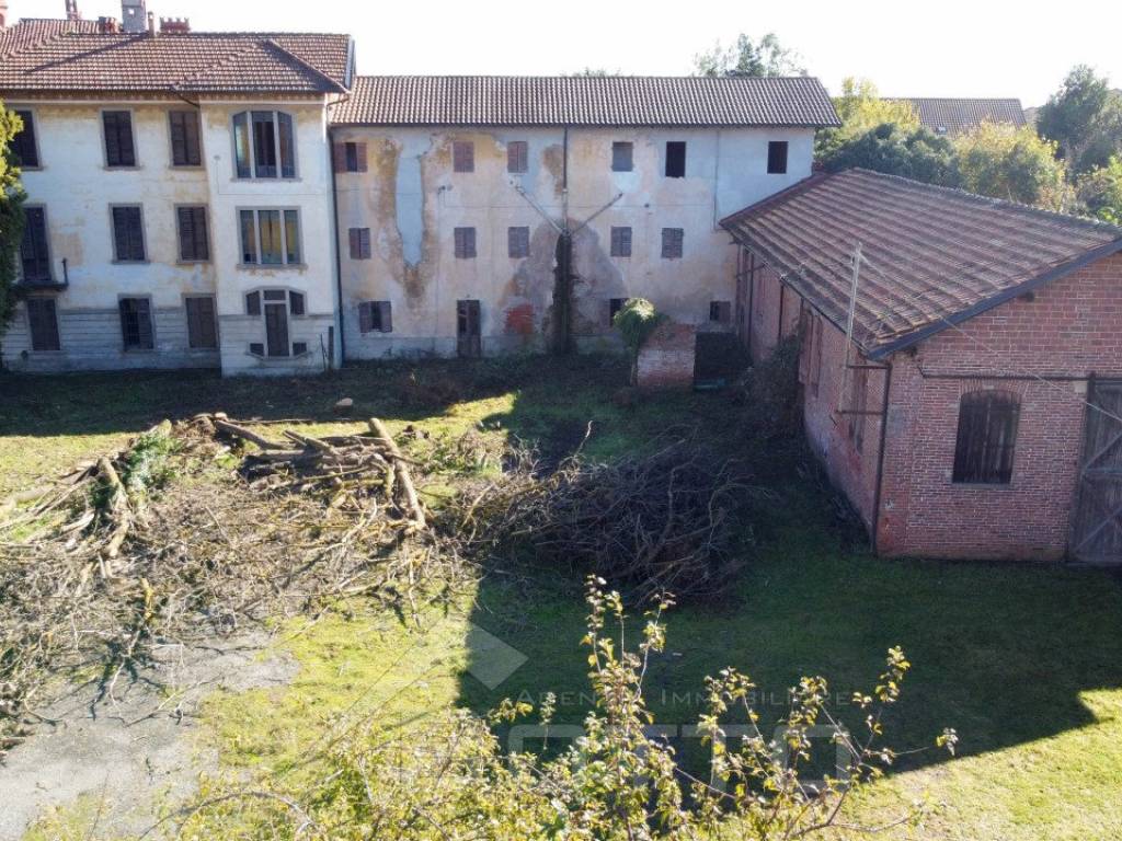 palazzo vendita cavallirio giardino2