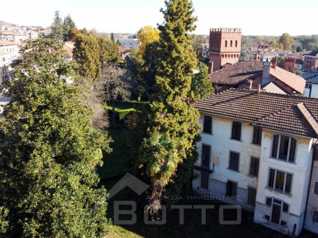 palazzo vendita cavallirio giardino1