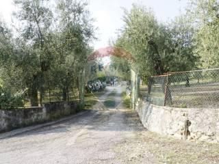 strada che conduce alla proprietà