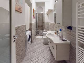 Via-Po-27-Bathroom