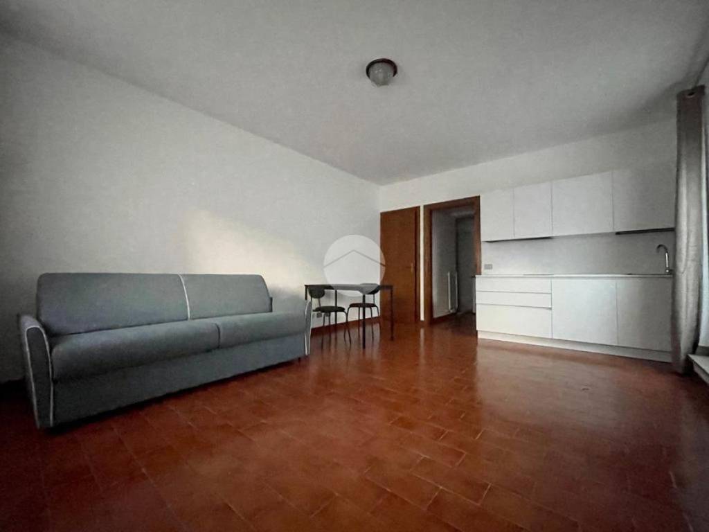 Rent Apartment Verona. Studio in via Scuderlando 317. Excellent