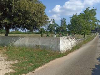 Confine muretto di recinzione lato sinistro della costruzione