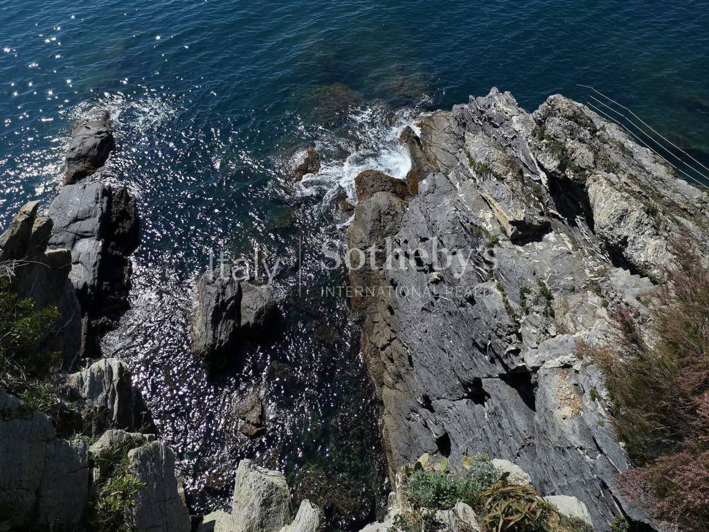 mare sotto la casa