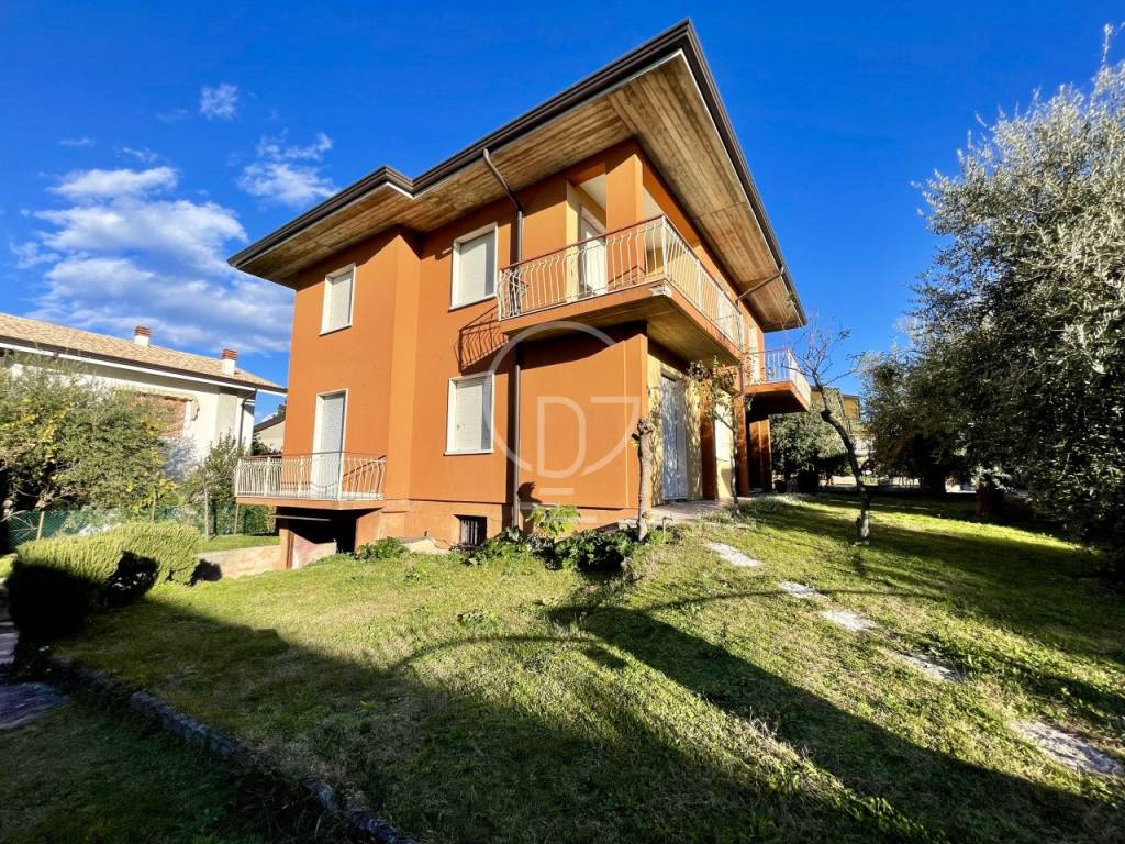 vendita-villa-unifamiliare-in-desenzano-del-garda-desenzano-del-garda