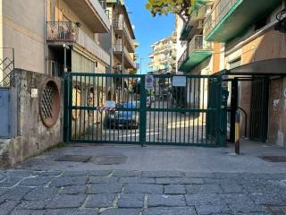 cancello di ingresso al viale