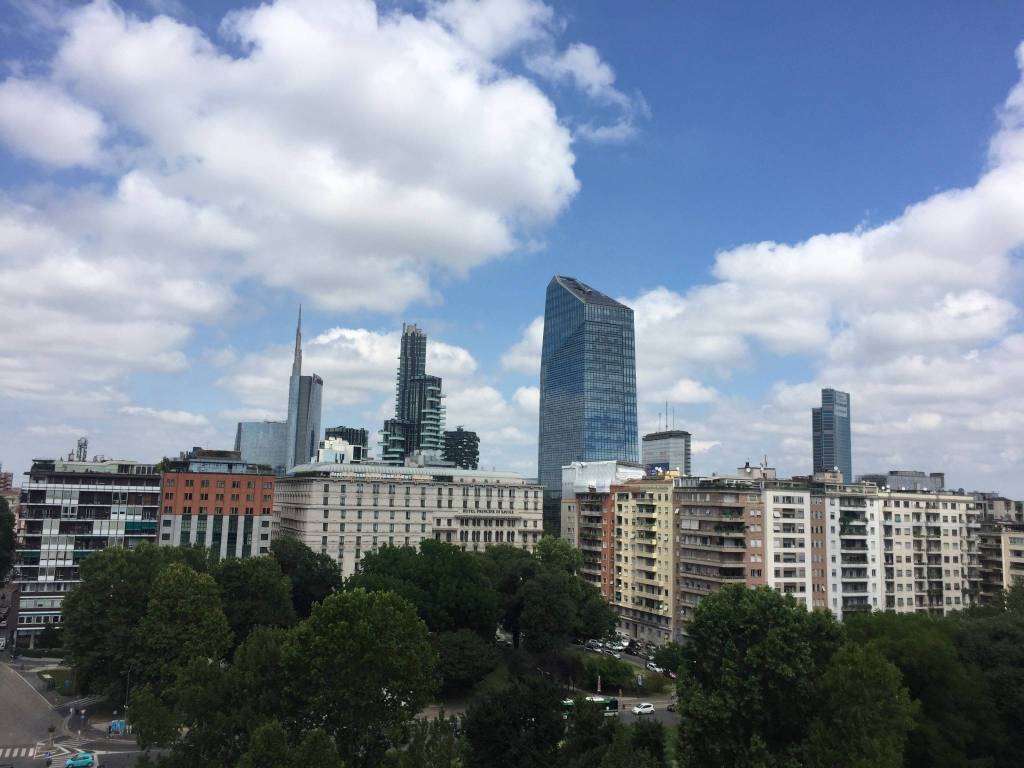Vendita Appartamento Milano. Buono stato, settimo piano, posto auto, con  terrazza, riscaldamento centralizzato, rif. 107577081