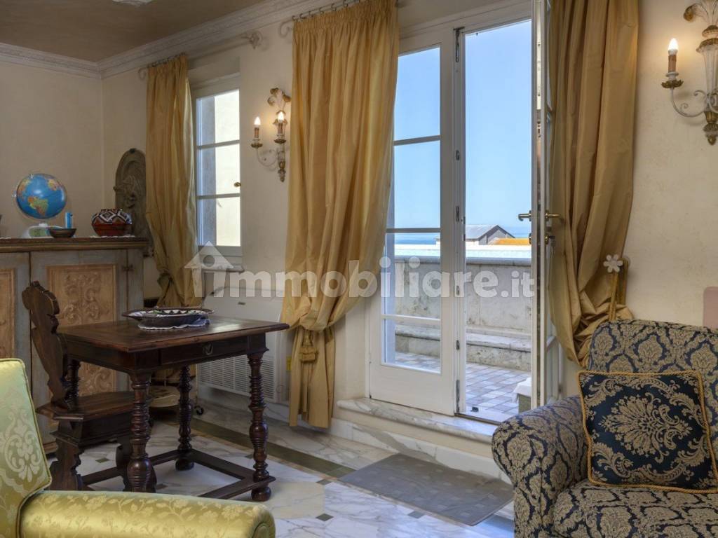 Salone