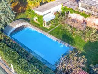 villa vendita oleggio piscina2