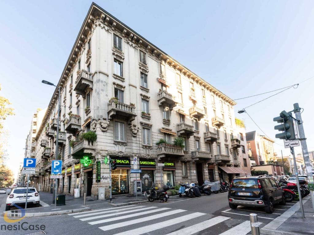 Vendita Appartamento Milano. Trilocale in via Sansovino 1. Buono stato,  primo piano, con balcone, riscaldamento centralizzato, rif. 107645685