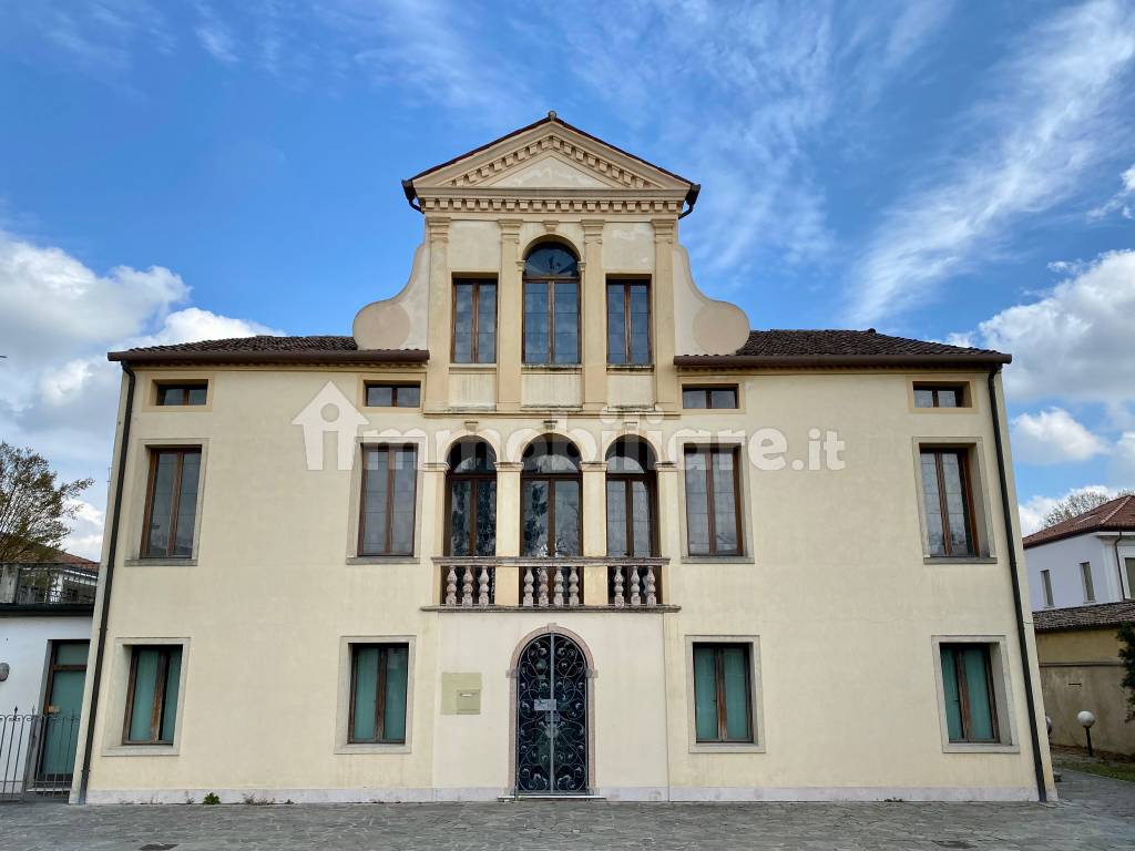 villa fronte