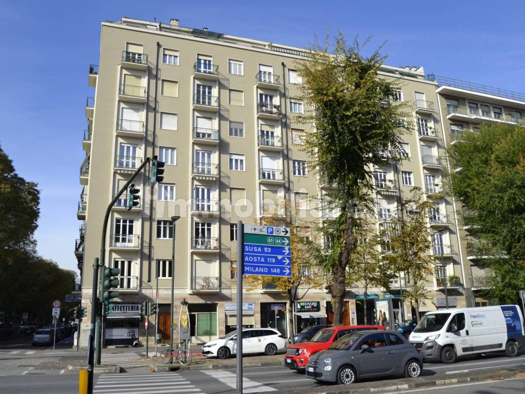 Vendita Appartamento Torino. Trilocale in corso Trapani 80. Buono stato,  secondo piano, con balcone, riscaldamento centralizzato, rif. 107656733