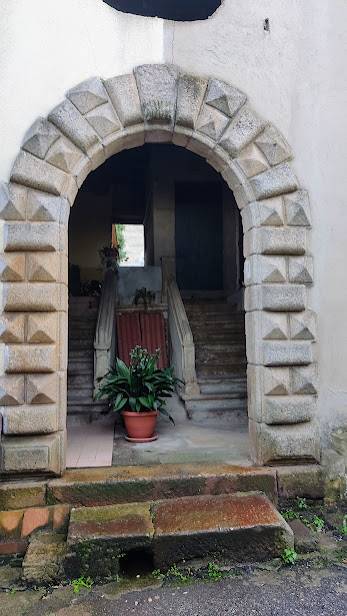 Portale d'ingresso in pietra del 1800