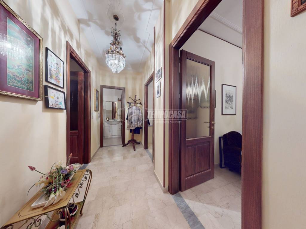 Rent Apartment Alba. 3room flat, Good condition, third floor, with