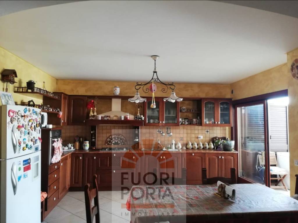 Sala da pranzo con cucina a vista