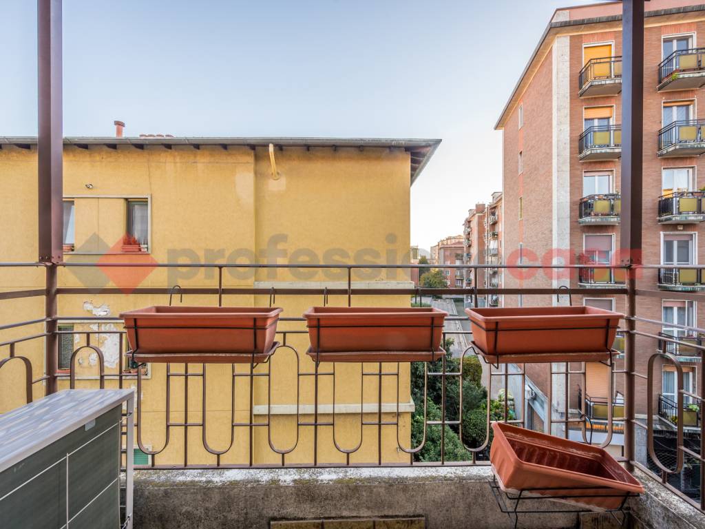 BALCONE CAMERA