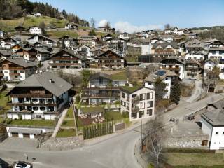 W10: Nuovo attico esclusivo con ampia terrazza e vista mozzafiato sulle Dolomiti - Foto 1