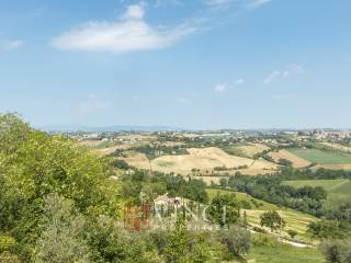 Casale con giardino