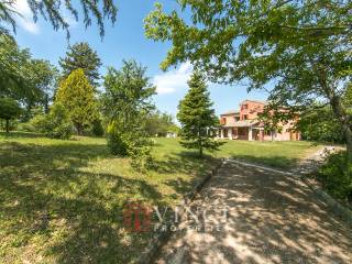 Casale con giardino