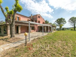 Casale con giardino