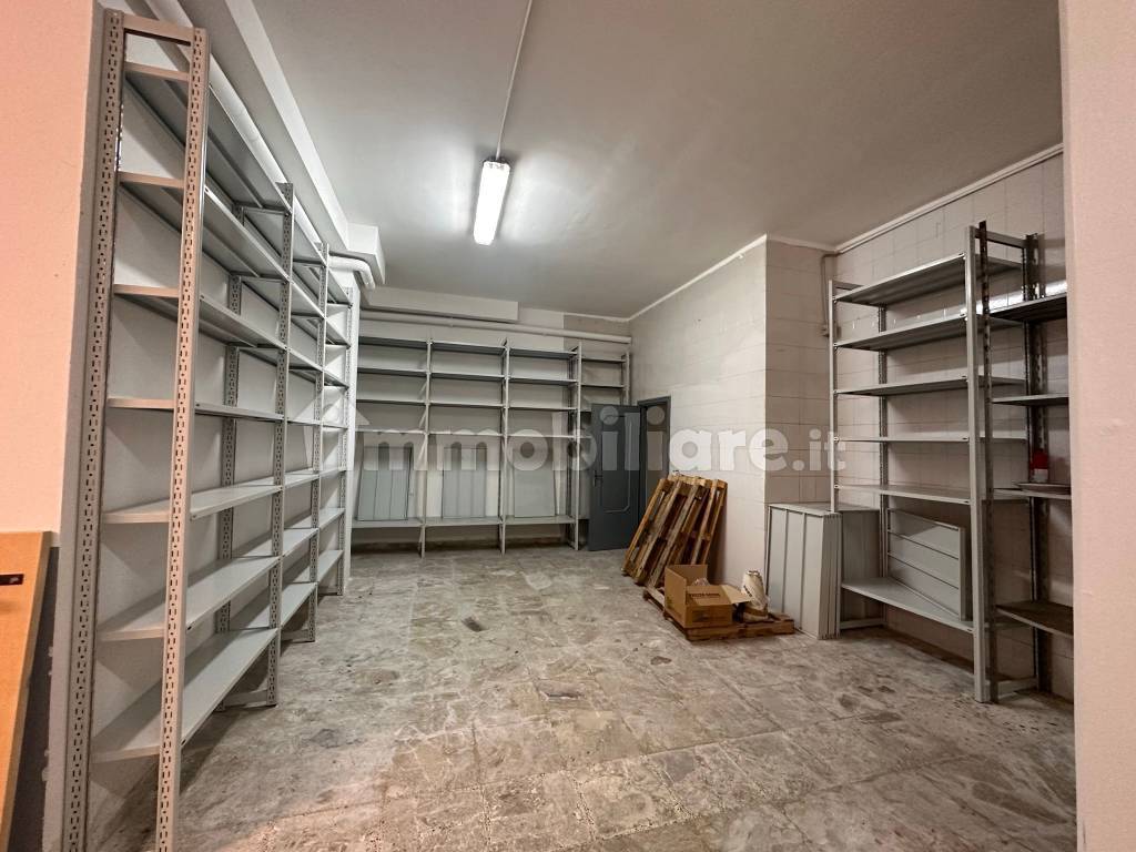 magazzino-deposito-corso-giuseppe-garibaldi-142-salerno-rif