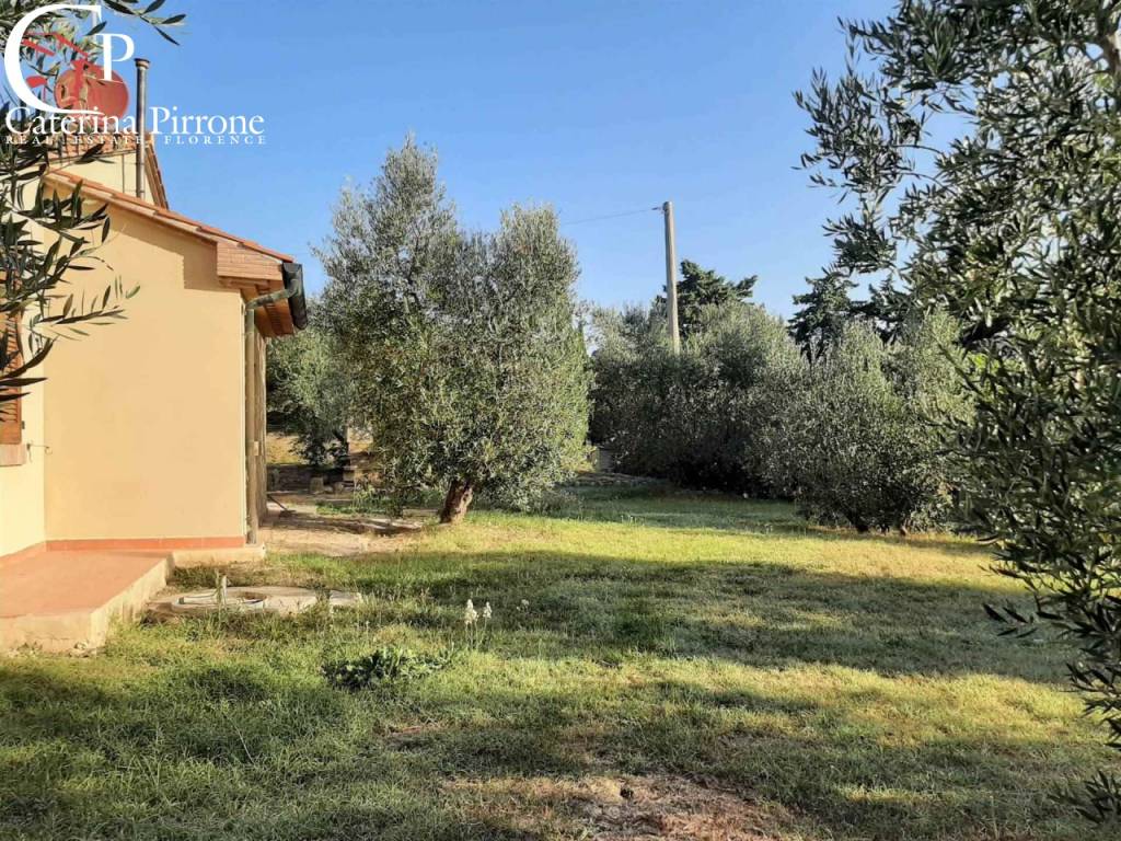 Casale Marittimo vendesi villino con terreno