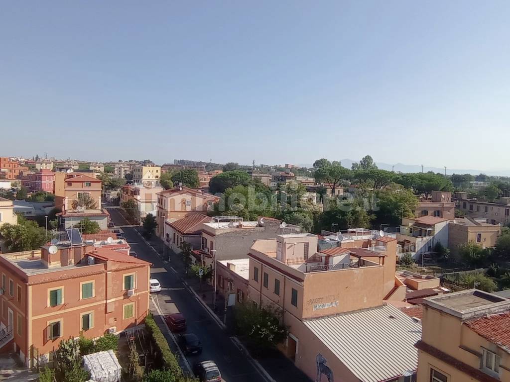 Vendita Appartamento Roma. Trilocale in viale dei Consoli. Ottimo stato