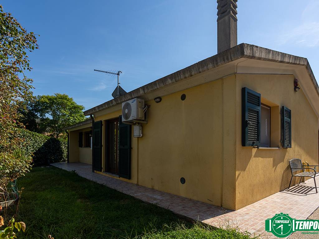 Vendita Villa unifamiliare in via Stadano Aulla. Ottimo stato, posto auto,  riscaldamento autonomo, 104 m², rif. 107728253