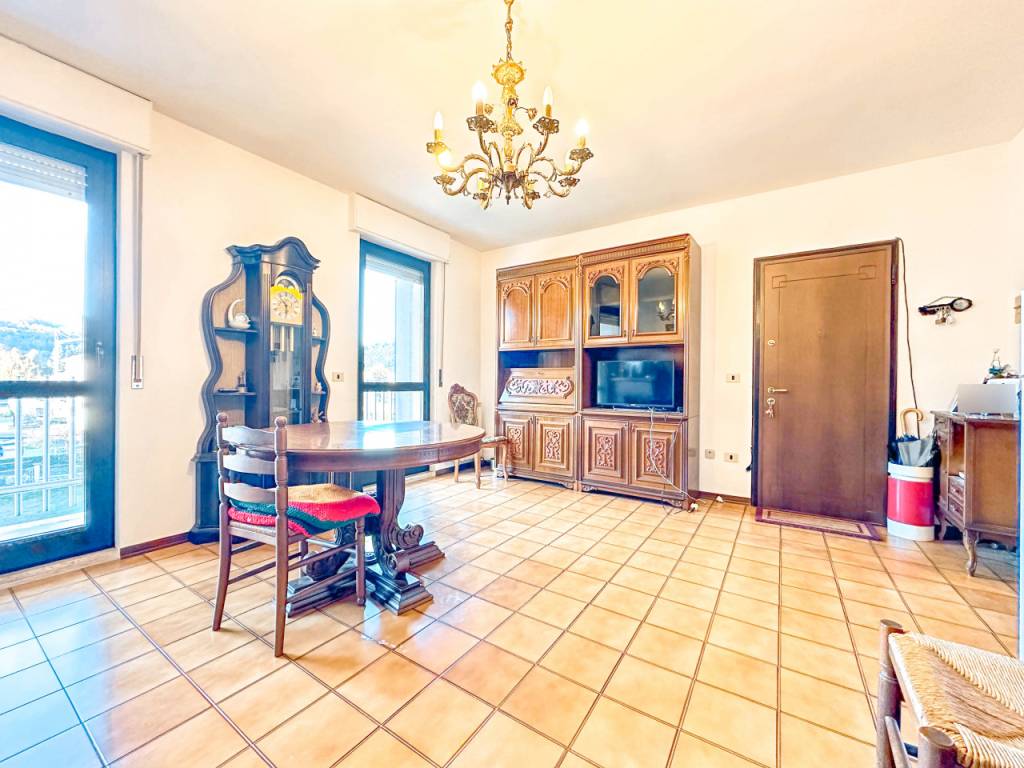 appartamento vendita borgosesia salotto