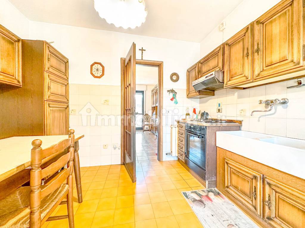 appartamento vendita borgosesia cucina4