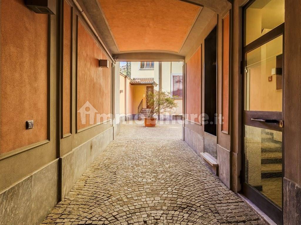 ingresso cortile