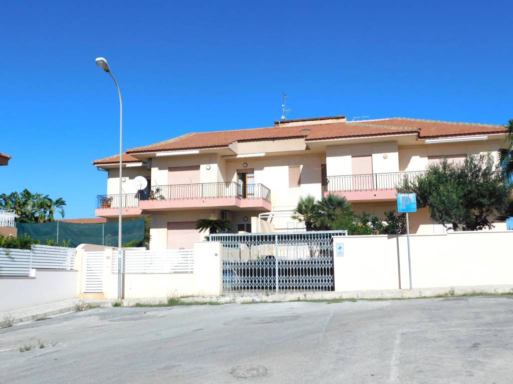 Quadrilocale via delle ondine, marina di ragusa centro, ragusa