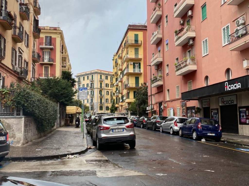 Monolocale via mario fiore, arenella, napoli