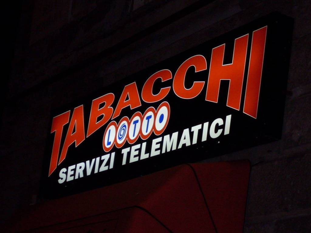 insegna tabacchi foto generico