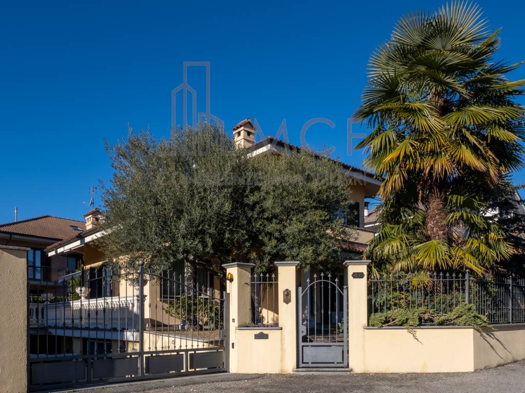 Vendita Villa unifamiliare in via Francesco Colla 8/6 Trana. Ottimo stato,  posto auto, con terrazza, riscaldamento autonomo, 370 m², rif. 107760545