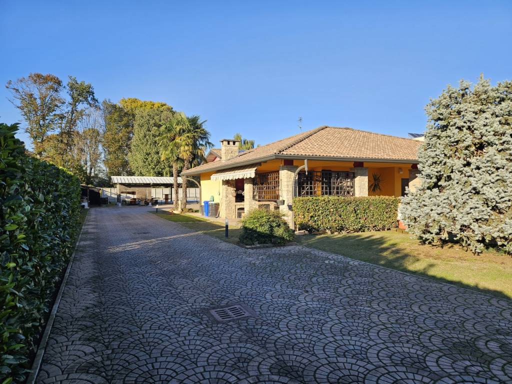 Villa unifamiliare via Blini 7, Calvenzano