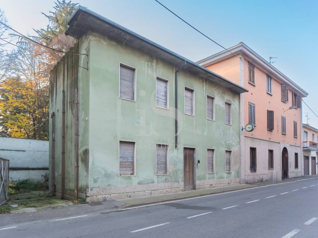 Vimercate Edificio Residenziale da Riqualificare