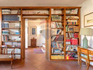 Libreria su misura in legno massello