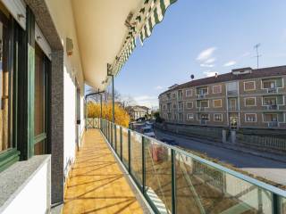 Balcone su via Vignolo