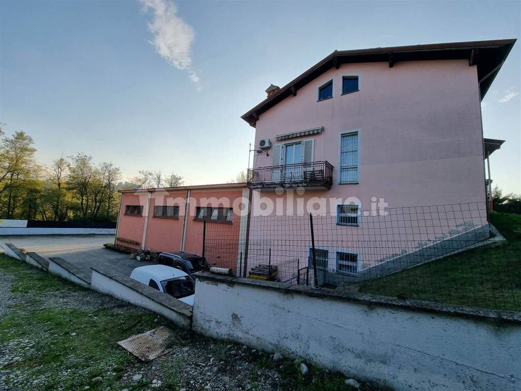 Vendita Villa unifamiliare in località casa rondoni San Damiano al Colle.  Buono stato, con terrazza, riscaldamento autonomo, 750 m², rif. 107797449