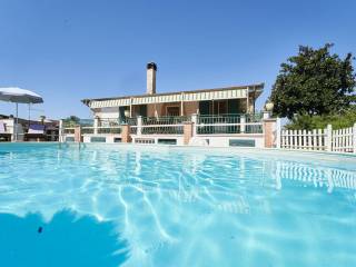 villa unifamiliare con piscina nettuno