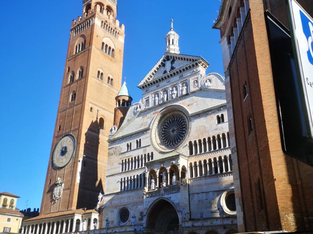 Rent Apartment Cremona. 2room flat, Excellent condition, first floor