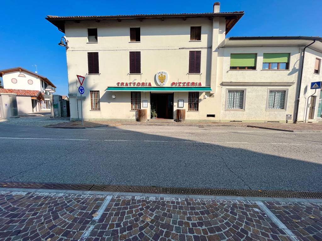 Locale commerciale via roma, centro, pavia di udine