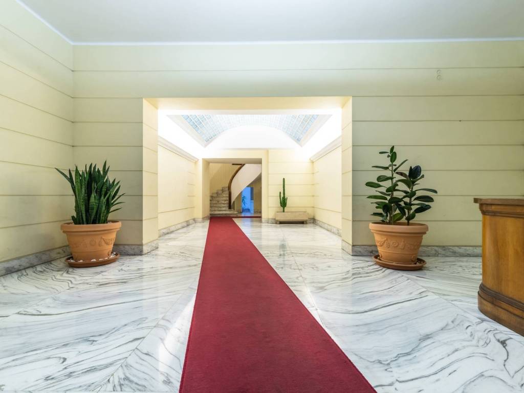 24 ingresso palazzo