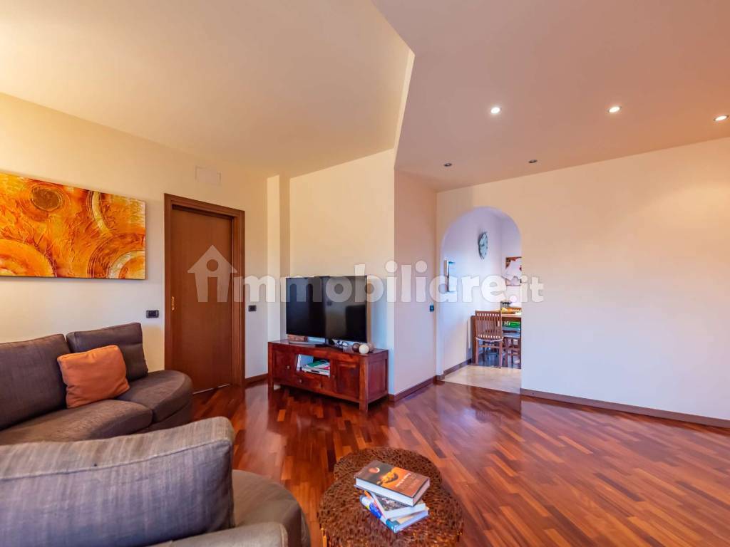 Vendita Appartamento Lainate. Quadrilocale in via Mallero 67. Buono ...