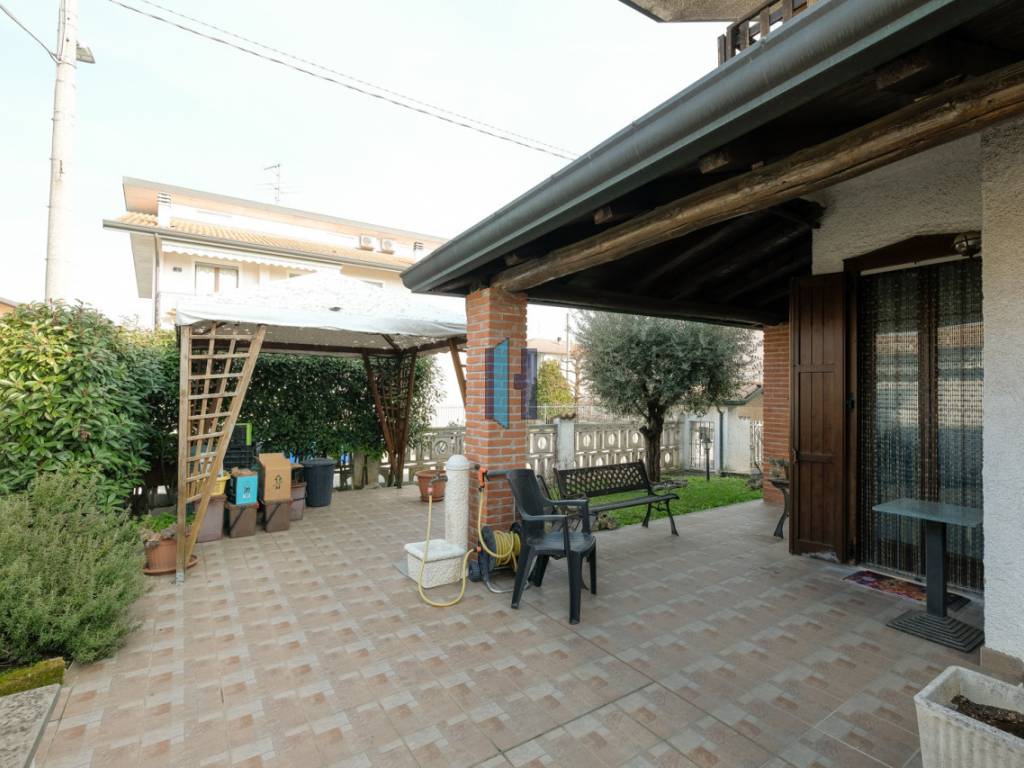 porticato e giardino  6