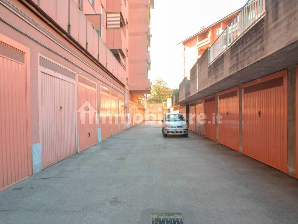 Garage piano cortile