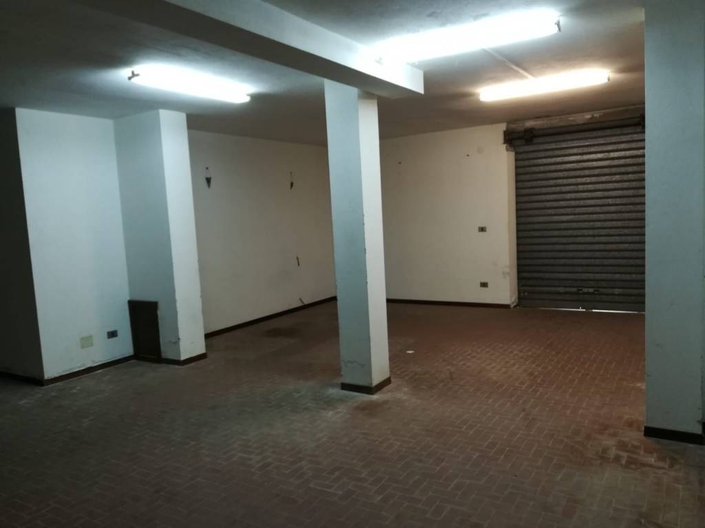 Locale commerciale via giuseppe verdi, centro, nuoro