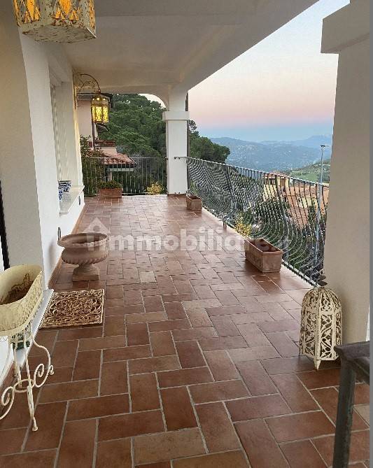 piano secondo-ballatoio acceso residenza