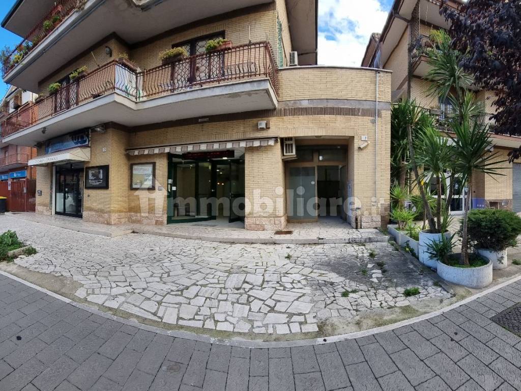 Negozi in vendita a Monterotondo Scalo - Monterotondo - Immobiliare.it